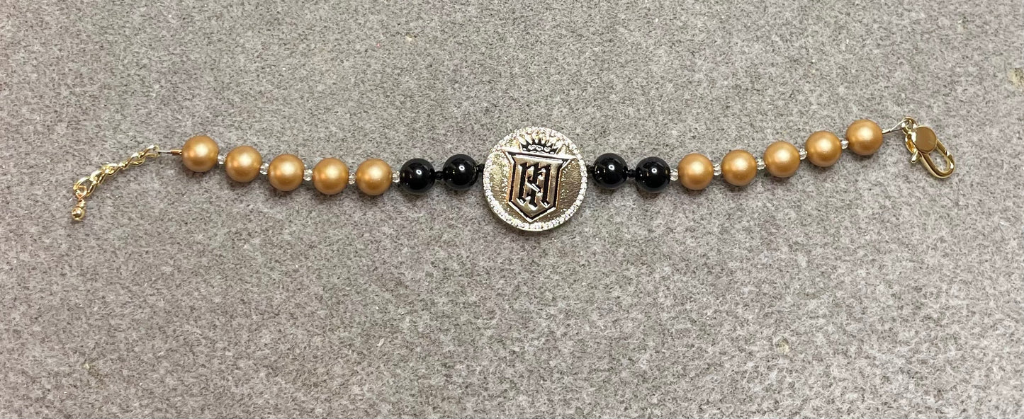 Servite Crest Gold Pearl & Onyx Bracelet