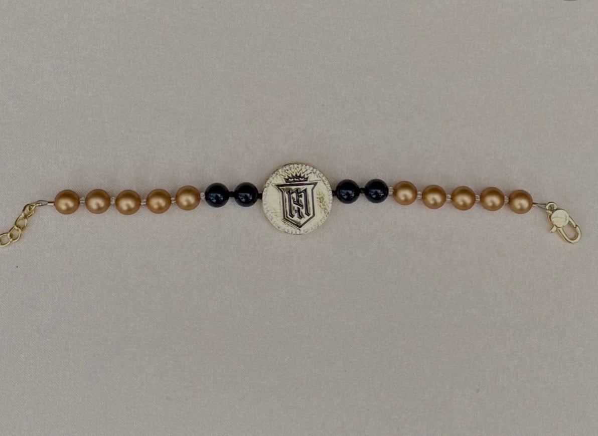 Servite Crest Gold Pearl & Onyx Bracelet